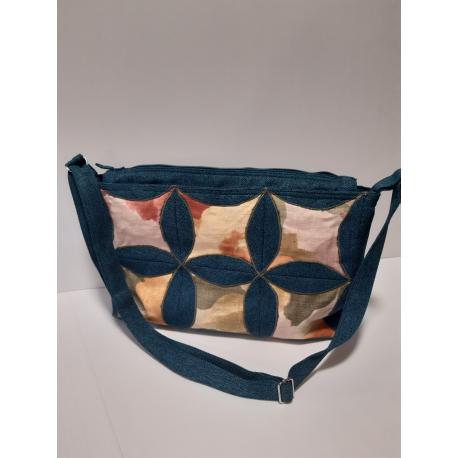 Sac fourre tout vert motifs patchwork.