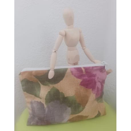 Trousse fleurs pastel , fermée par zip.
